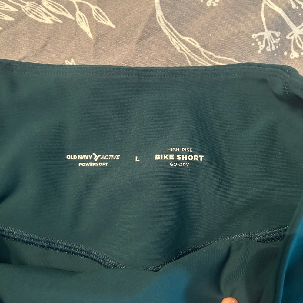 Old Navy Women's Dark Green Bike Shorts - Picture 2 of 2